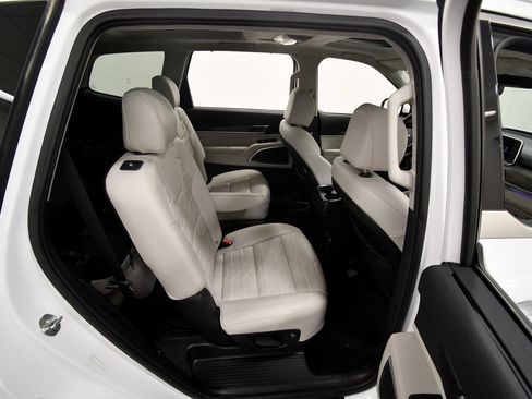 Certified 2022 Kia Telluride SX w/ SX Prestige Package image 19