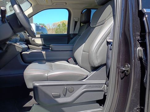 Used 2025 Ford Expedition Active image 12