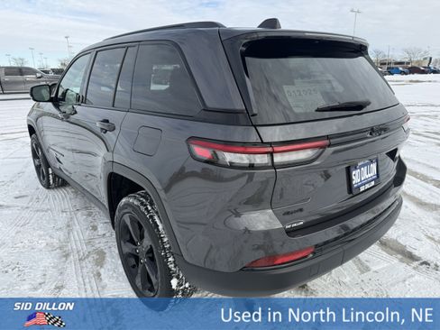Used 2025 Jeep Grand Cherokee Altitude image 7