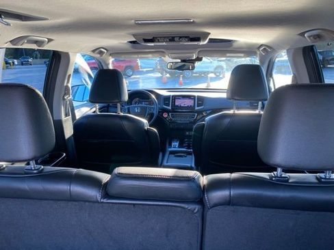 Used 2017 Honda Pilot Touring image 16