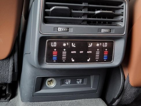 Used 2019 Audi Q8 Prestige w/ Adaptive Chassis Package AWD/4WD image 15
