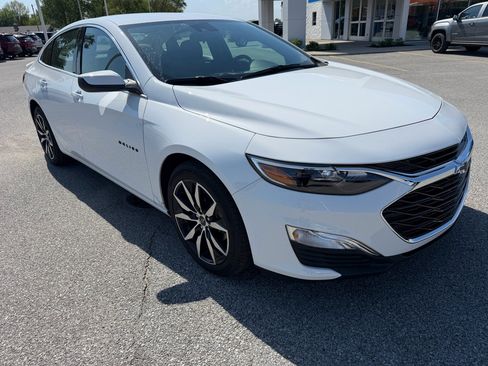 Used 2025 Chevrolet Malibu RS FWD image 1