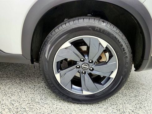 Used 2025 Nissan Rogue SV w/ SV Premium Package FWD image 9