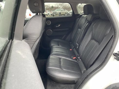 Used 2019 Land Rover Range Rover Evoque SE Premium image 17