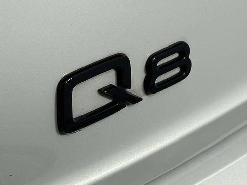Used 2023 Audi Q8 Prestige AWD/4WD image 9