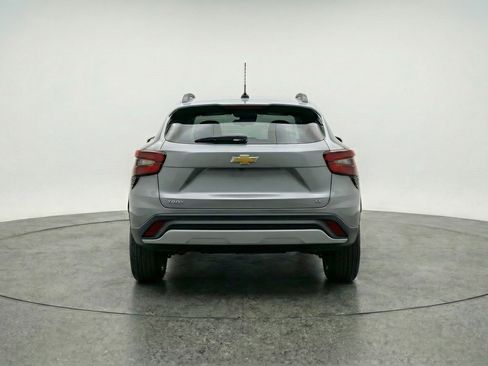 Used 2025 Chevrolet Trax LT w/ LT Convenience Package image 7