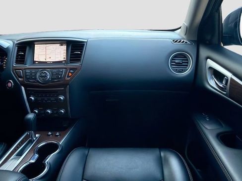 Used 2020 Nissan Pathfinder Platinum image 19