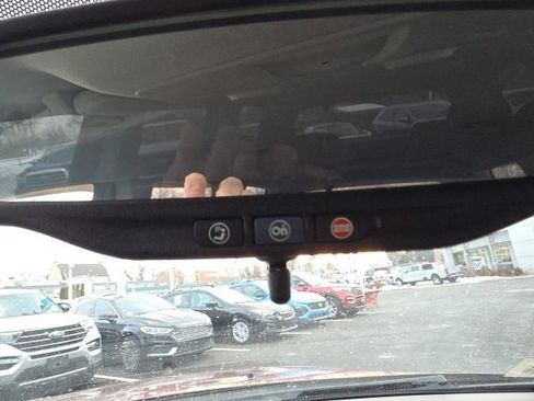 Used 2015 GMC Acadia SLE image 23