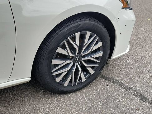 Used 2025 Nissan Altima 2.5 SV FWD image 6