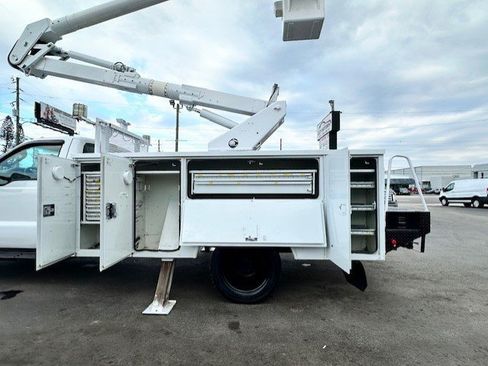Used 2009 Ford F550 2WD Regular Cab Super Duty image 10