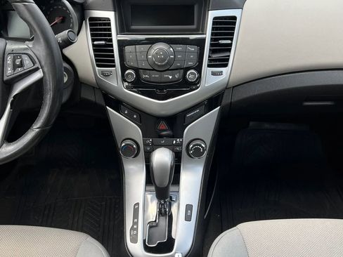 Used 2014 Chevrolet Cruze LT FWD image 12