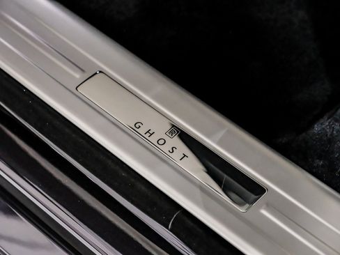 Used 2024 Rolls-Royce Ghost image 37