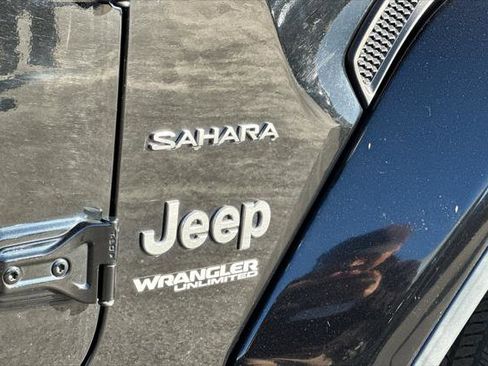 Used 2019 Jeep Wrangler Unlimited Sahara image 26