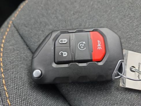 New 2025 Jeep Gladiator Willys image 29