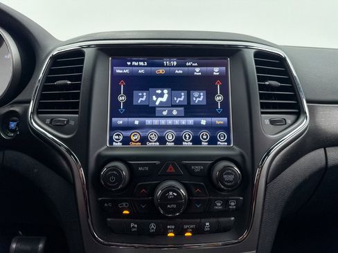 Used 2018 Jeep Grand Cherokee Altitude image 28