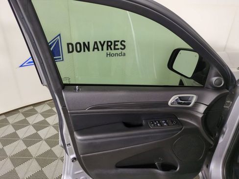 Used 2021 Jeep Grand Cherokee Laredo X image 13