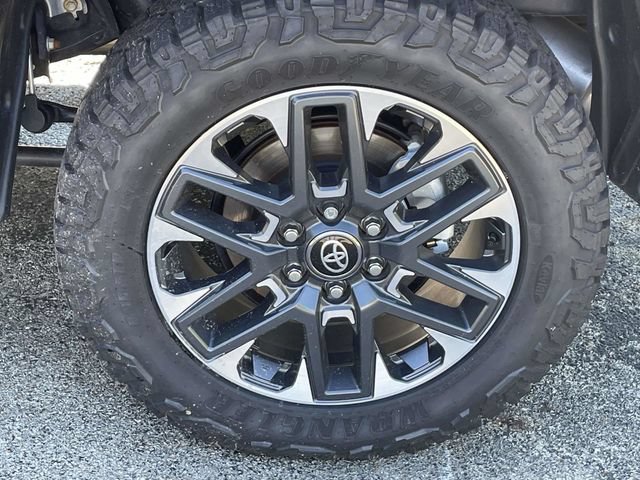 Used 2025 Toyota Tundra Limited AWD/4WD image 11