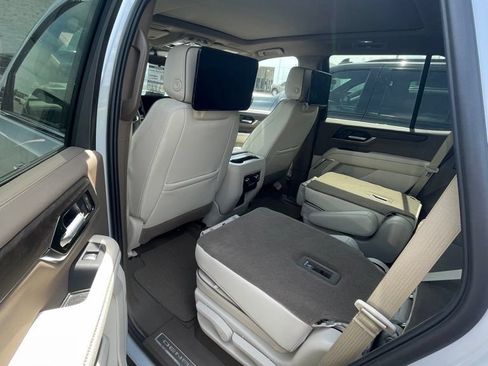 Used 2026 GMC Yukon Denali w/ Advanced Technology Package AWD/4WD image 5