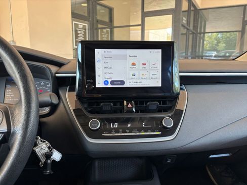 Used 2025 Toyota Corolla LE image 17