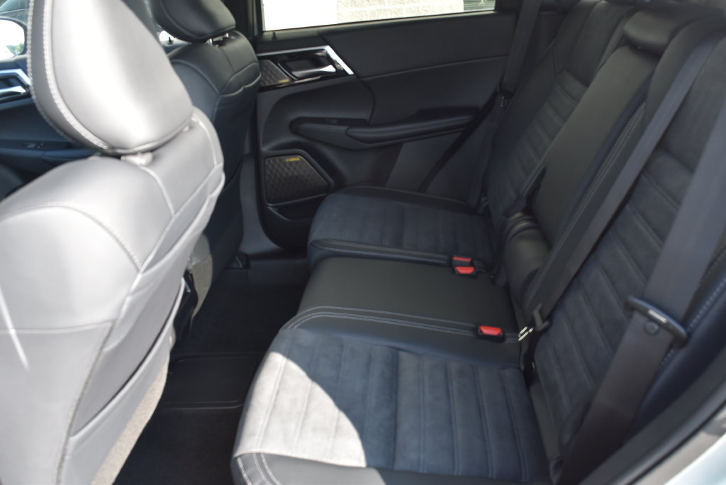 New 2026 Mitsubishi Outlander SE AWD/4WD image 10
