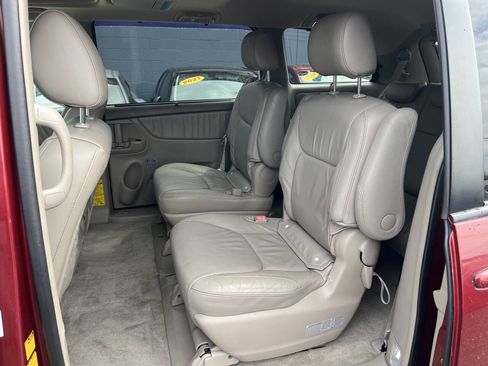 Used 2010 Toyota Sienna XLE Limited AWD/4WD image 8