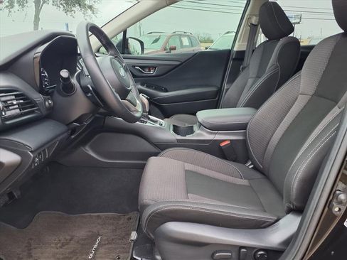 Used 2023 Subaru Outback Premium image 4