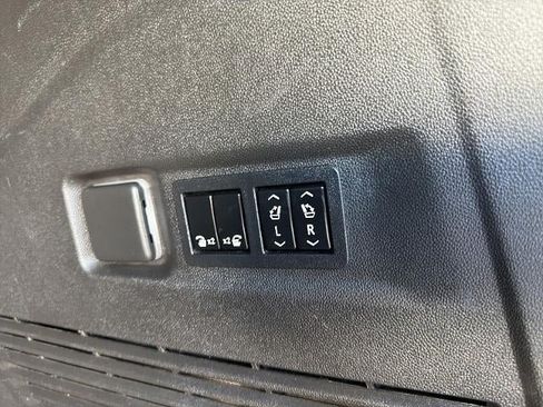 Used 2022 Chevrolet Suburban RST w/ Sport Performance Package AWD/4WD image 13