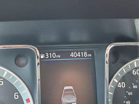 Used 2019 Nissan Titan S image 16