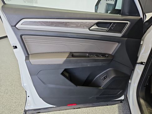 Certified 2023 Volkswagen Atlas Cross Sport SE w/ Panoramic Sunroof Package FWD image 15