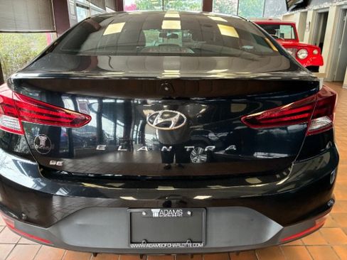 Used 2019 Hyundai Elantra SE w/ Cargo Package FWD image 12