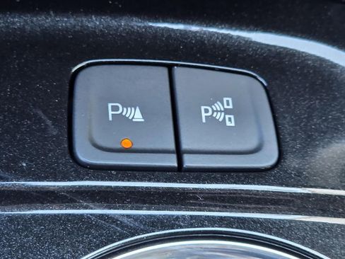 Used 2023 Chevrolet Equinox Premier image 36