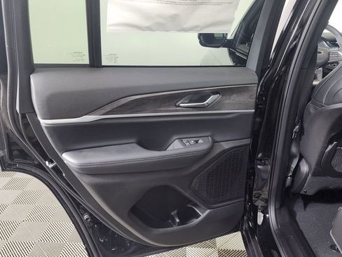 New 2025 Jeep Grand Cherokee Limited w/ Black Appearance Package image 28