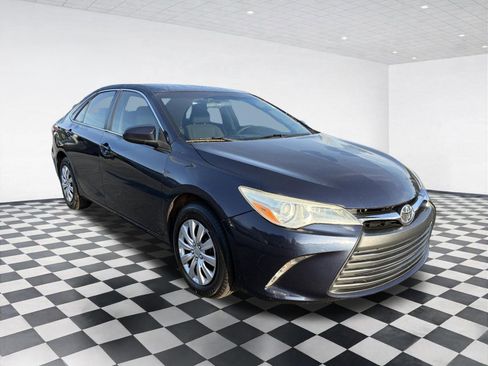 Used 2015 Toyota Camry LE FWD image 3