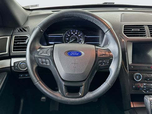 Used 2017 Ford Explorer XLT w/ Equipment Group 202A image 18