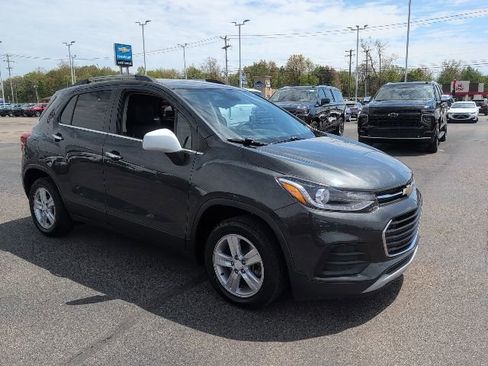 Used 2017 Chevrolet Trax LT w/ LT Convenience Package FWD image 8