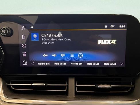 Used 2025 Chevrolet Trax LT FWD image 15