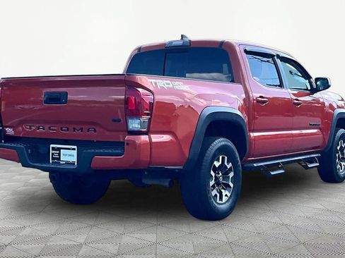 Used 2017 Toyota Tacoma TRD Off-Road w/ Premium & Technology Package RWD image 13