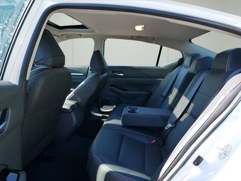 Used 2023 Nissan Altima 2.5 SR w/ SR Premium Package FWD image 11