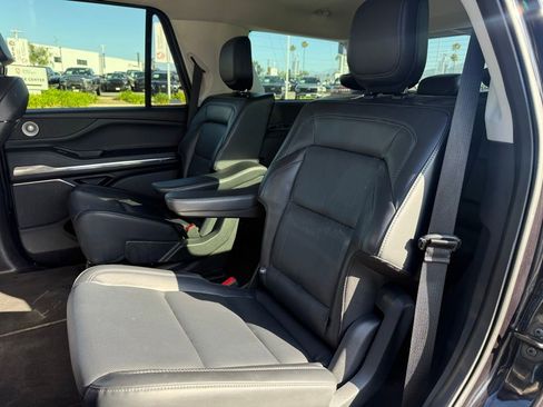 Used 2025 Lincoln Navigator Reserve AWD/4WD image 4