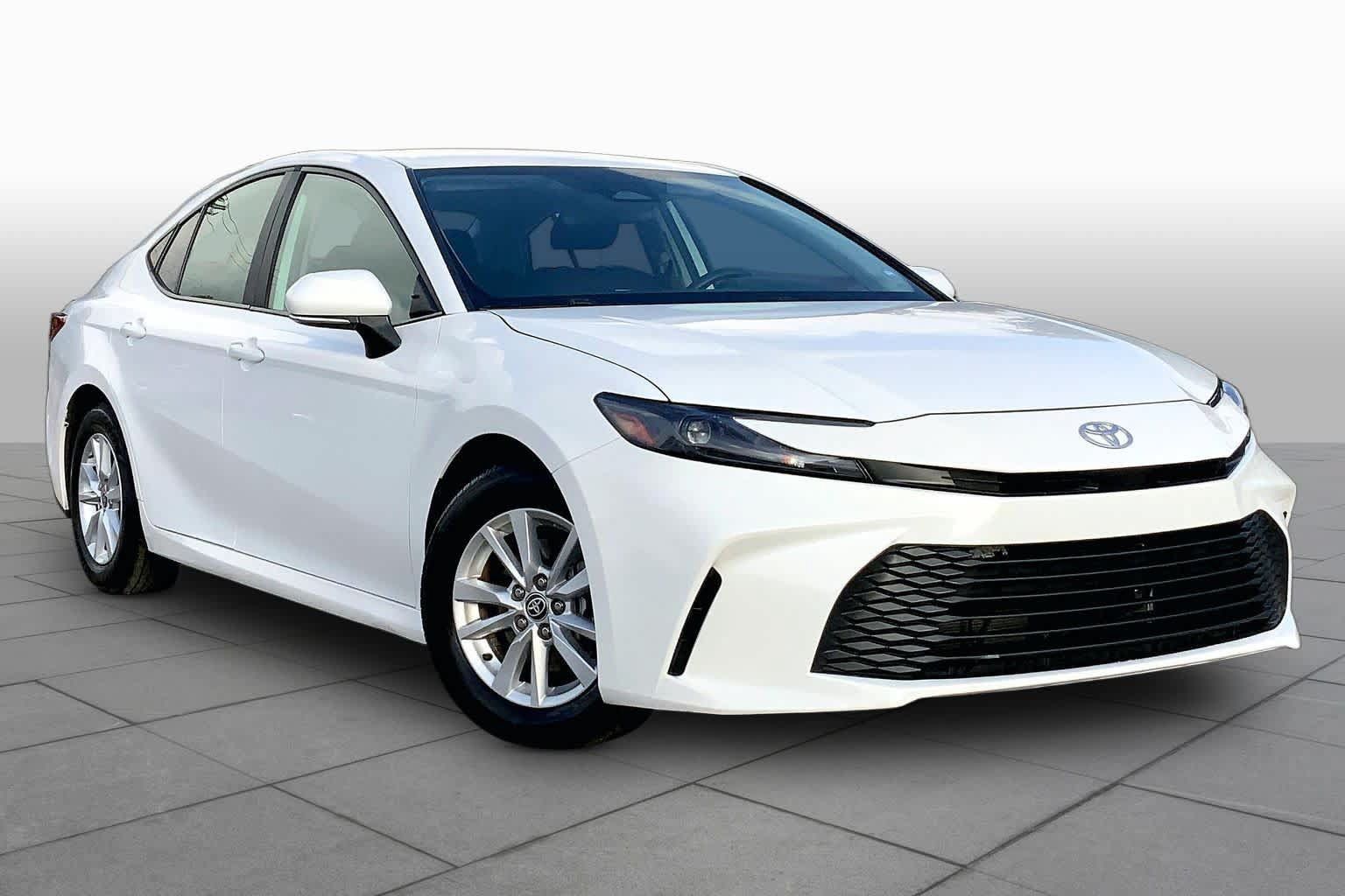 Used 2025 Toyota Camry LE FWD image 3
