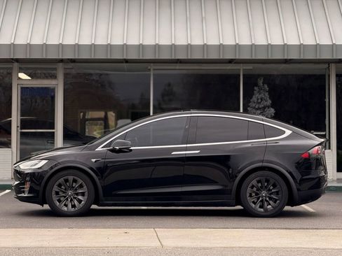 Used 2018 Tesla Model X 75D image 6