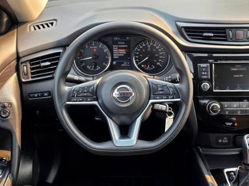 Used 2020 Nissan Rogue SV FWD image 12