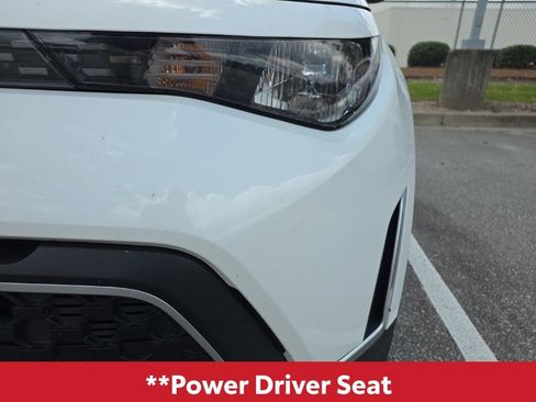 Used 2025 Kia Soul LX w/ LX Technology Package FWD image 5