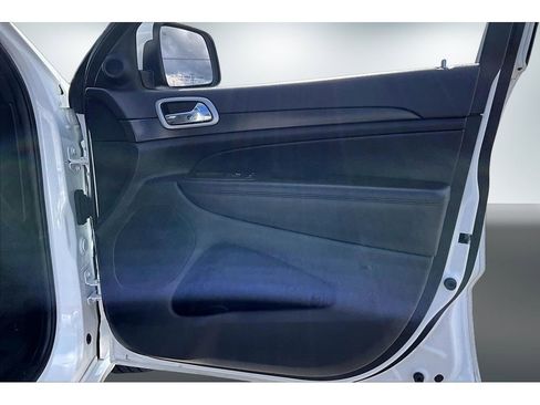 Used 2018 Jeep Grand Cherokee Altitude image 27