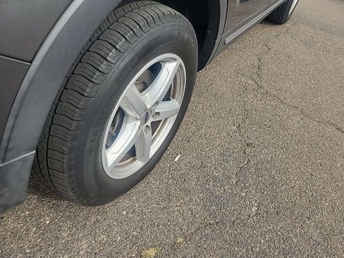 Used 2019 Ford Explorer XLT w/ Equipment Group 202A FWD image 15