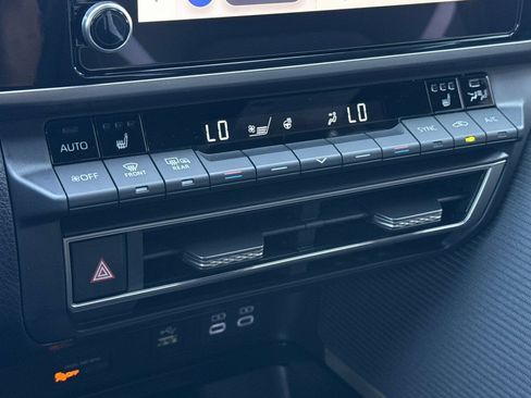 New 2026 Toyota Camry Hybrid FWD image 21