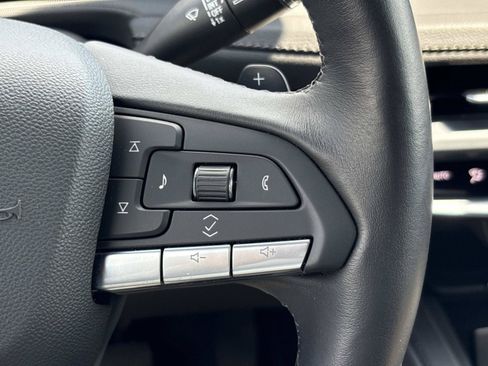 Used 2024 Cadillac XT4 Luxury w/ Cold Weather Package FWD image 29