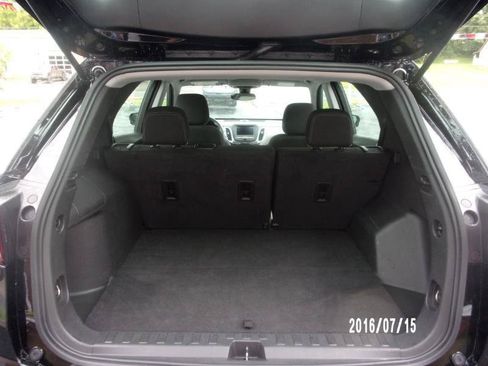 Used 2023 Chevrolet Equinox LS FWD image 10