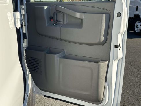 New 2025 Chevrolet Express 2500 Work Van w/ Driver Convenience Package image 25