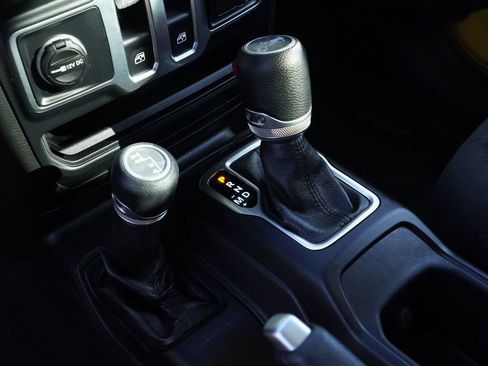 Certified 2019 Jeep Wrangler Sport AWD/4WD image 22